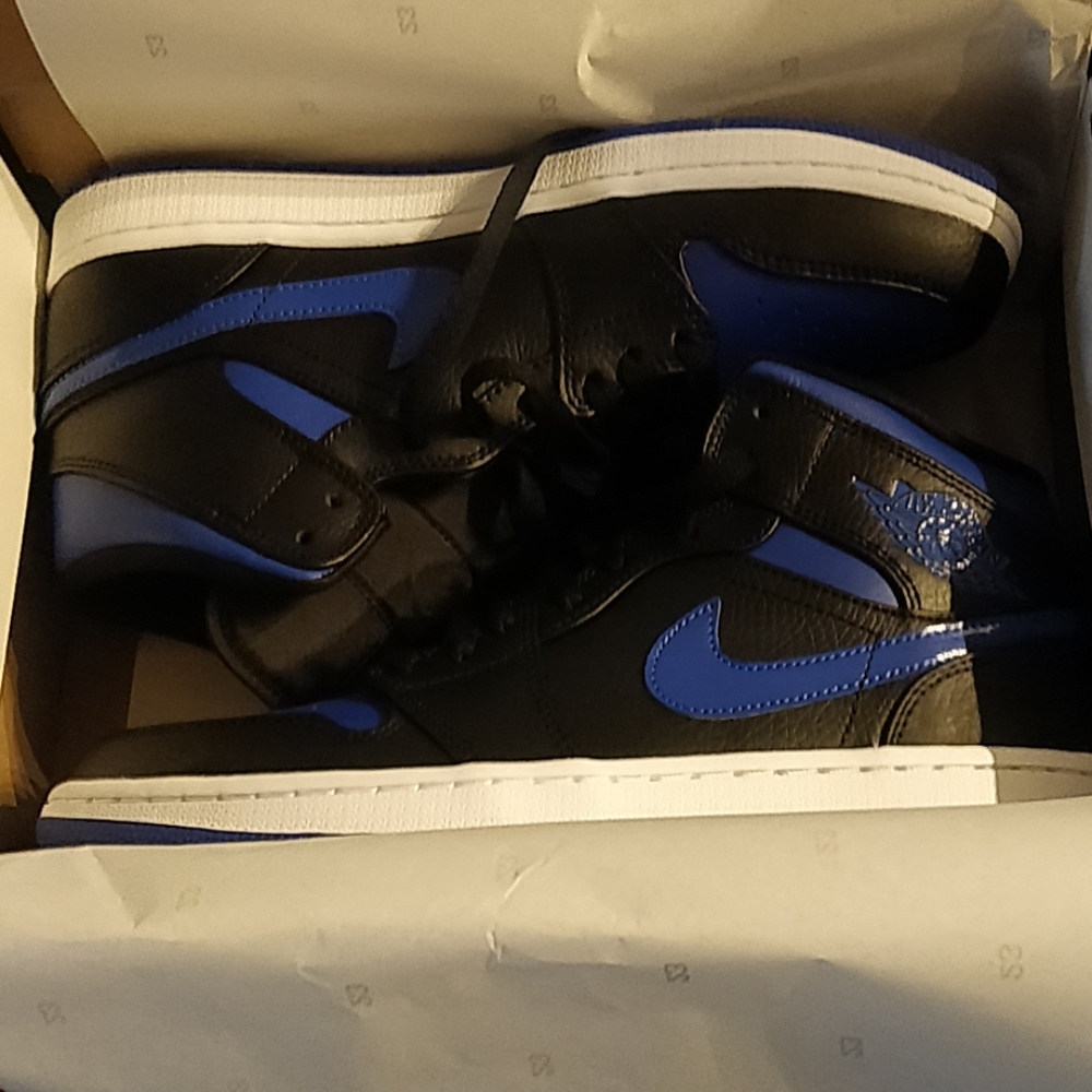 Jordan 1 Mid Royal Blue